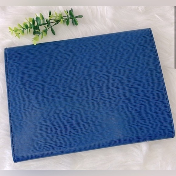 Louis Vuitton Epi Leather Blue Lena 28 Blue Clutch Crossbody Bag - Picture 7 of 15